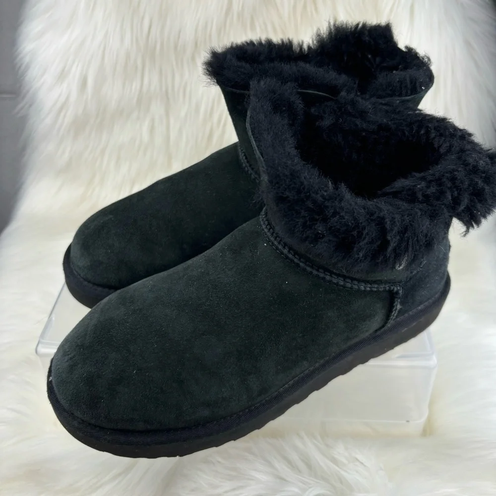 UGG ANKLE WINTER BOOTS SIZE 9 WOMAN